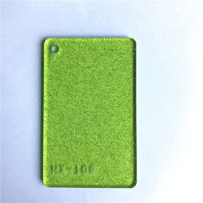 Cięcie przezroczystych arkuszy akrylowych z zielonego brokatu 1/8 cala z pleksiglasu PMMA